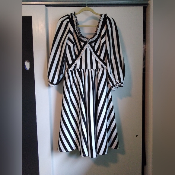 SOLD Sleepy Hallow Katrina Dress - Picture 4 of 13